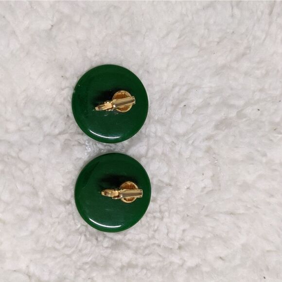 Vintage 60's Bakelite Spinach Green Disc Clip Earrings - Picture 6 of 10